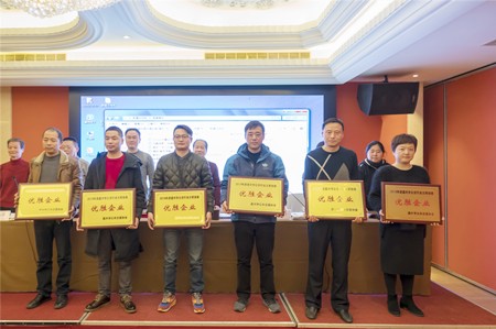 公交優勝企業領獎(王淑珍)_副本.jpg 公交優勝企業領獎(王淑珍)_副本.jpg