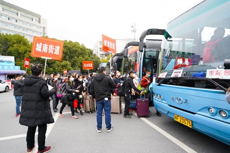 商旅火車站接返崗員工2_副本.jpg 商旅火車站接返崗員工2_副本.jpg